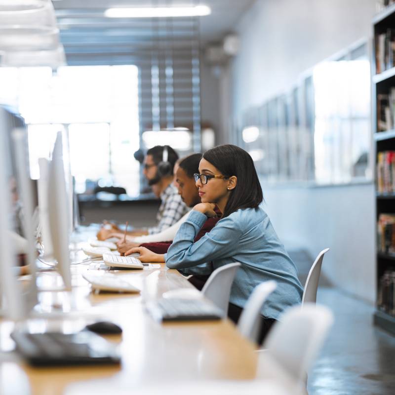 AWS Redshift Migration for Powerful Business Insights - square image.